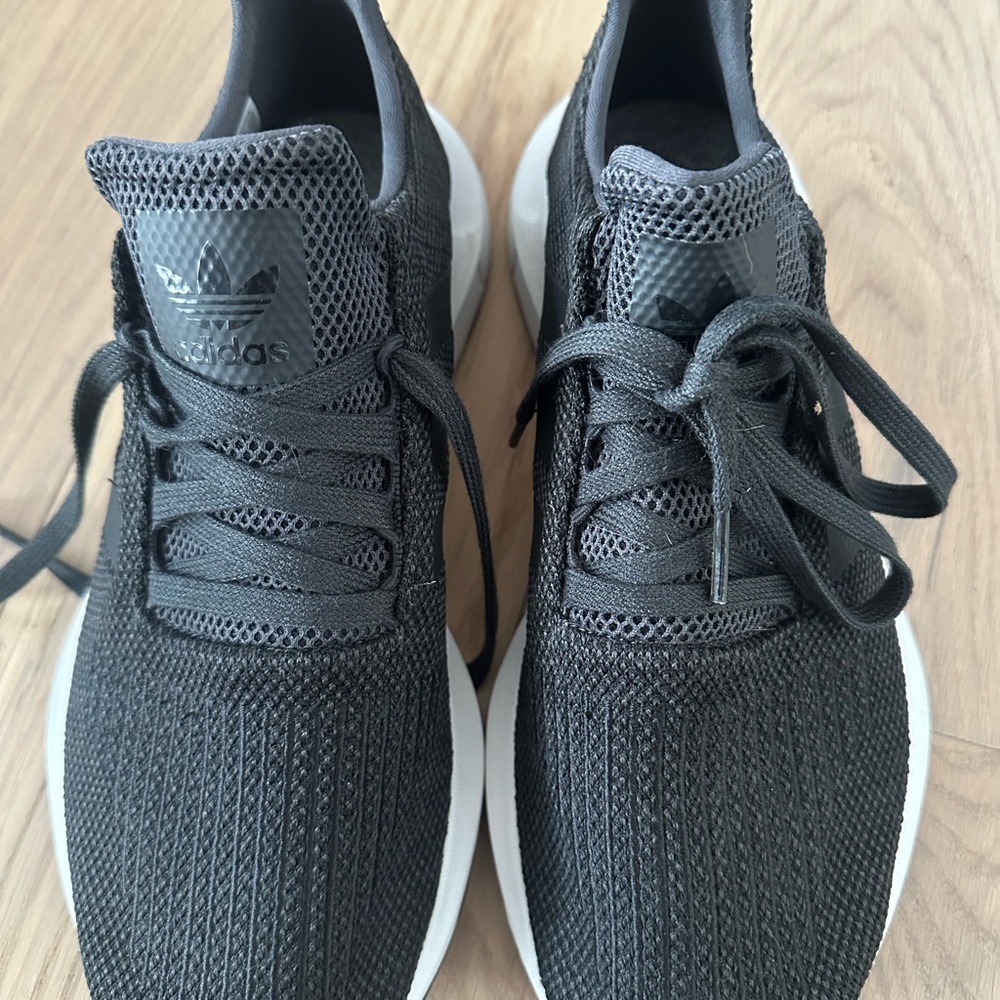 BRAND NEW Adidas Swift Run Core Black Footwear